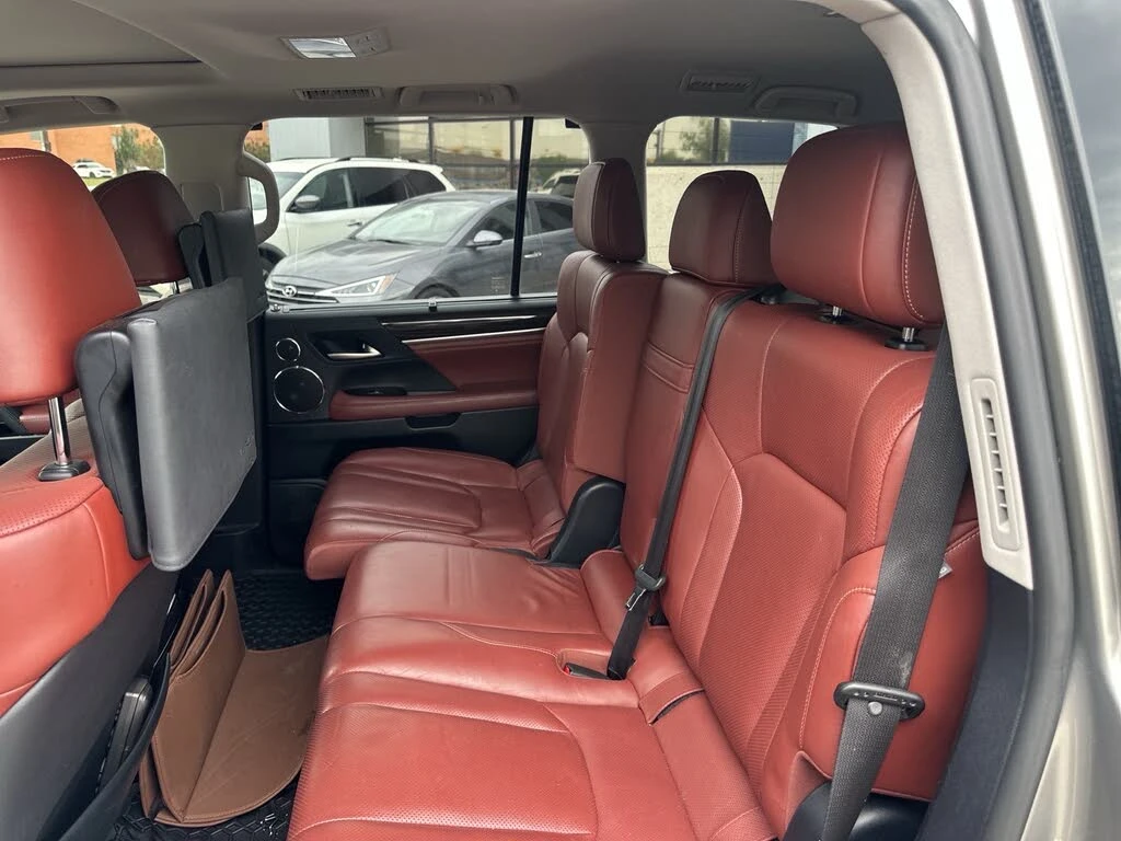 Lexus LX 570 MARK LEV* DISTRONIC* ТЕЛЕВИЗОРИ* 6+ 1* КРАЙНА ЦЕНА, снимка 13 - Автомобили и джипове - 56208531