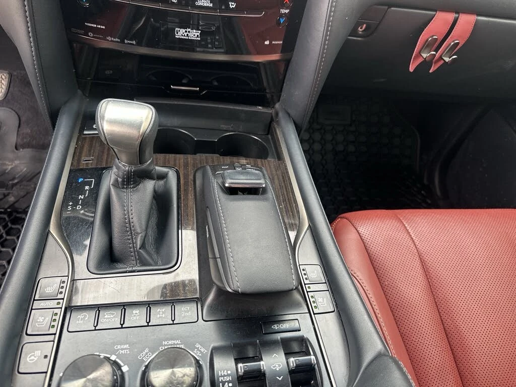 Lexus LX 570 MARK LEV* DISTRONIC* ТЕЛЕВИЗОРИ* 6+ 1* КРАЙНА ЦЕНА, снимка 12 - Автомобили и джипове - 56208531