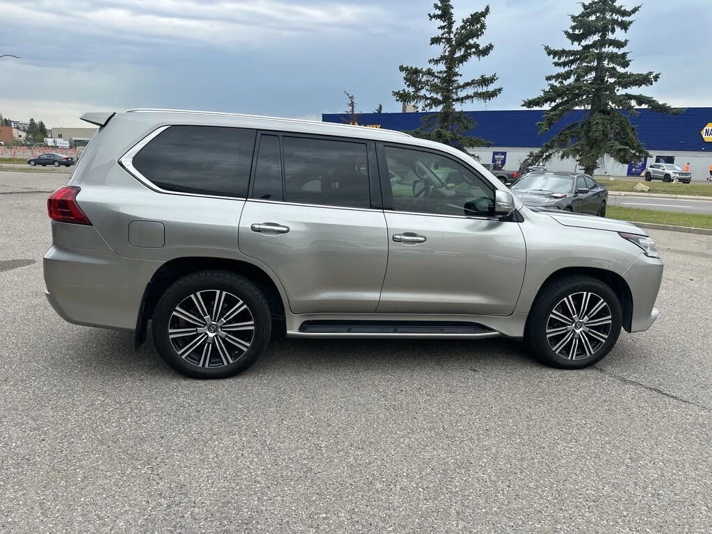 Lexus LX 570 MARK LEV* DISTRONIC* ТЕЛЕВИЗОРИ* 6+ 1* КРАЙНА ЦЕНА, снимка 3 - Автомобили и джипове - 56208531