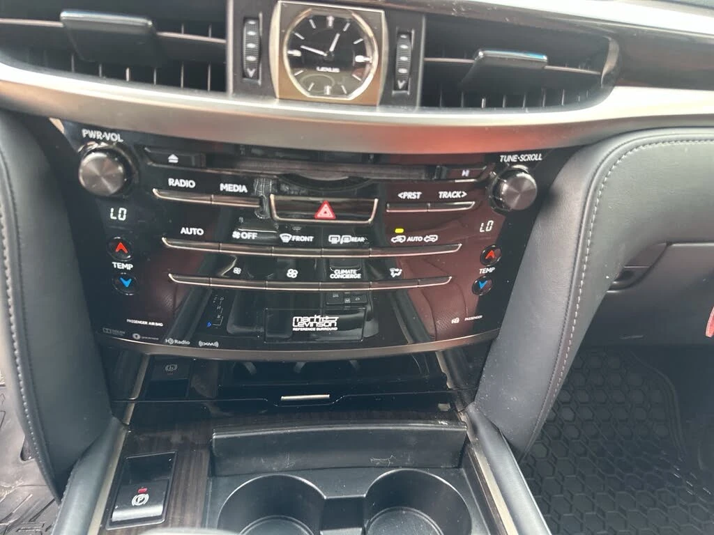 Lexus LX 570 MARK LEV* DISTRONIC* ТЕЛЕВИЗОРИ* 6+ 1* КРАЙНА ЦЕНА, снимка 11 - Автомобили и джипове - 56208531