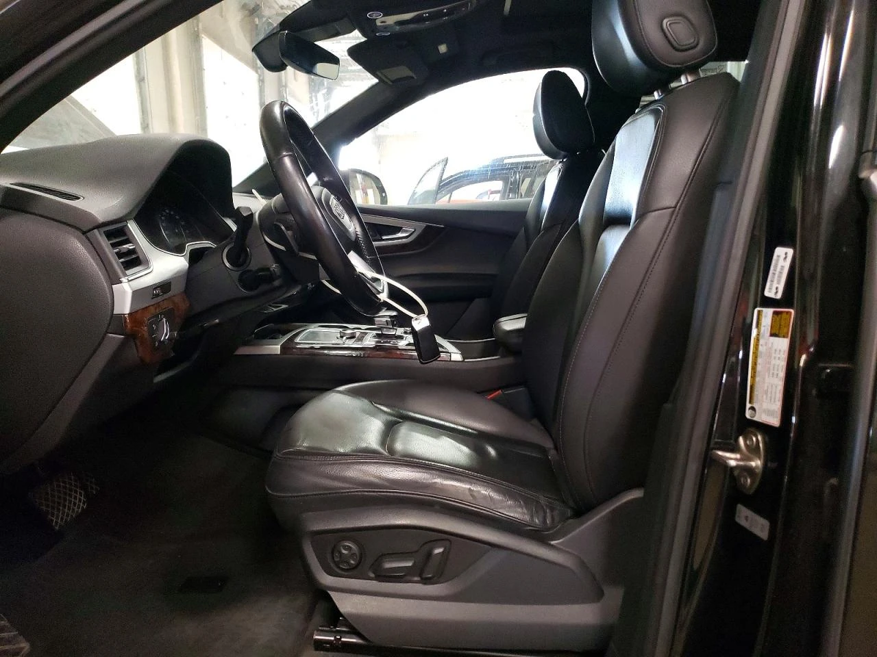 Audi Q7 2.0l Premium, снимка 7 - Автомобили и джипове - 56485393