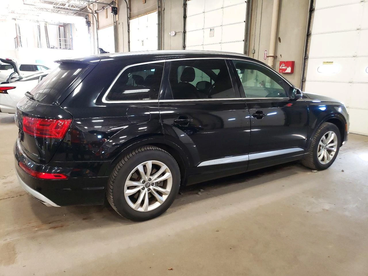 Audi Q7 2.0l Premium, снимка 3 - Автомобили и джипове - 56485393