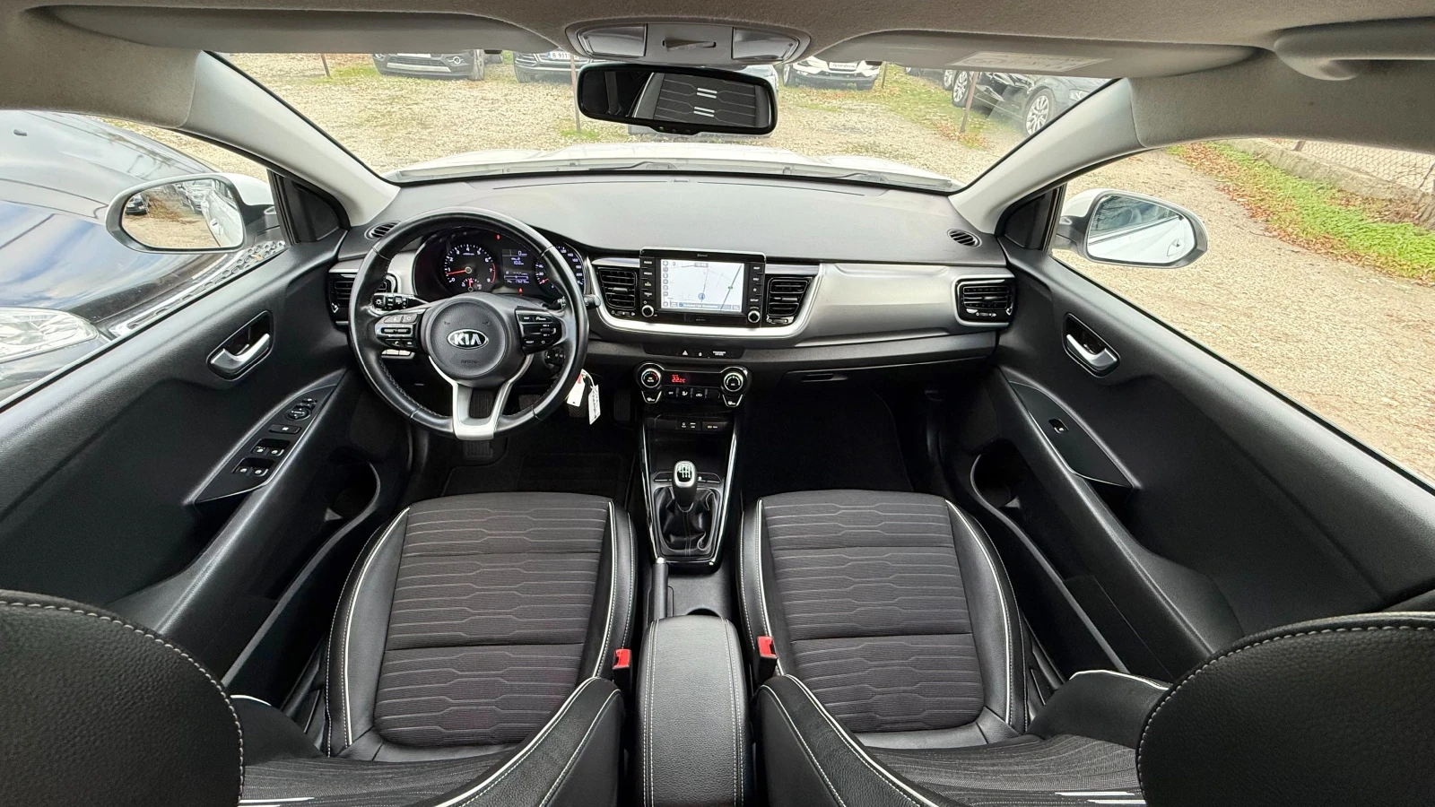 Kia Stonic 1.4i НАВИ КАМЕРА ЛЕД, снимка 9 - Автомобили и джипове - 56747902