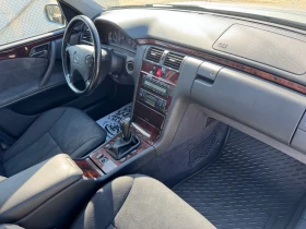 Mercedes-Benz E 220 Sedan , снимка 10