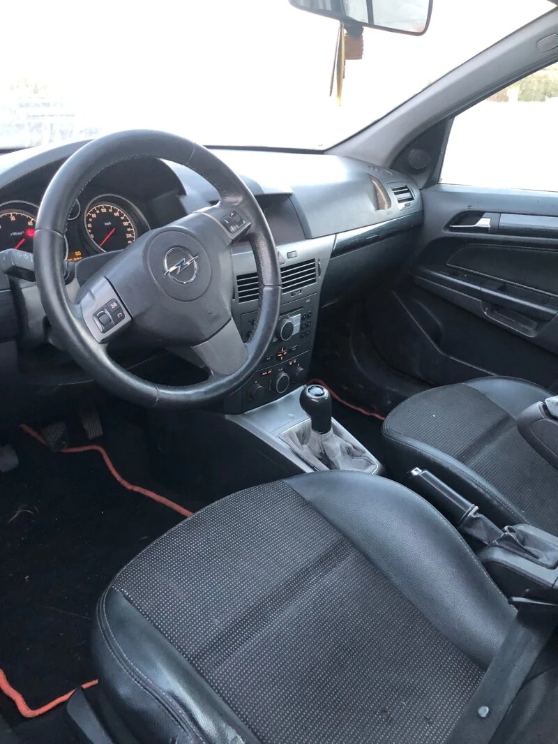 Opel Astra 1.9 cdti  6 ск., снимка 6 - Автомобили и джипове - 38344510