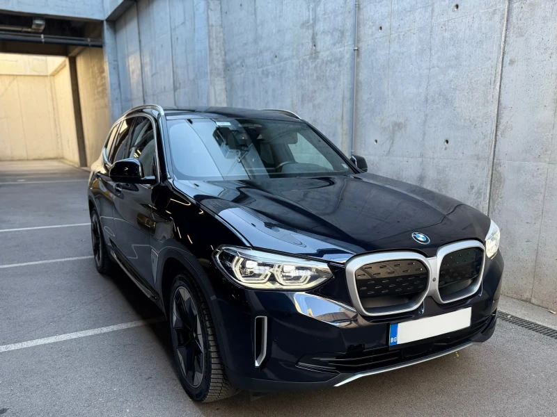 BMW iX3 Панорама/Head-up/360/harmankardon, снимка 1 - Автомобили и джипове - 48156185