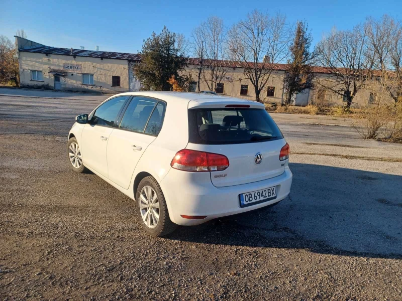 VW Golf 1.6 TDI, снимка 4 - Автомобили и джипове - 48123437