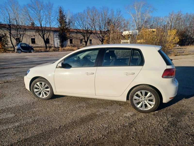 VW Golf 1.6 TDI, снимка 3 - Автомобили и джипове - 48123437