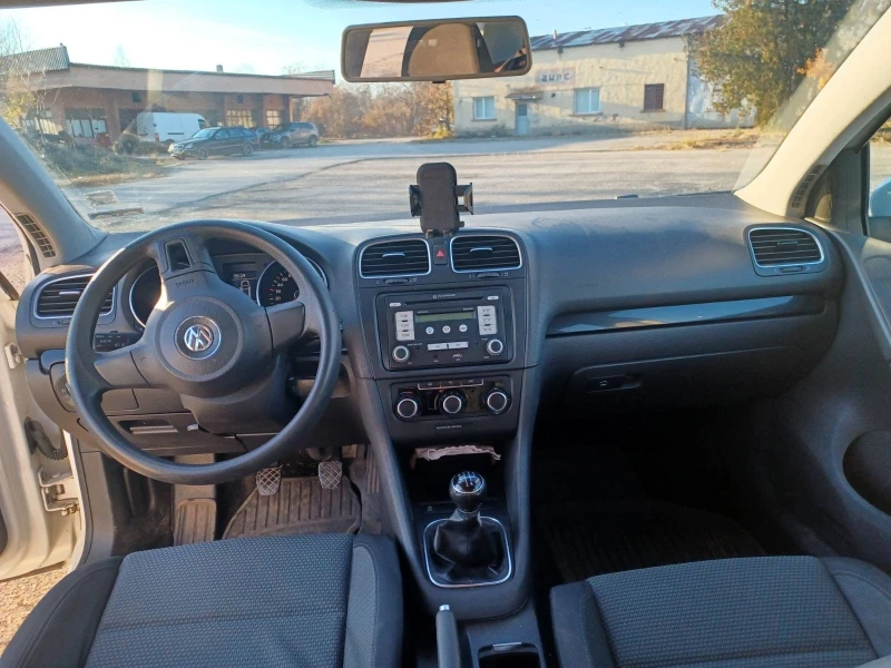 VW Golf 1.6 TDI, снимка 5 - Автомобили и джипове - 48123437