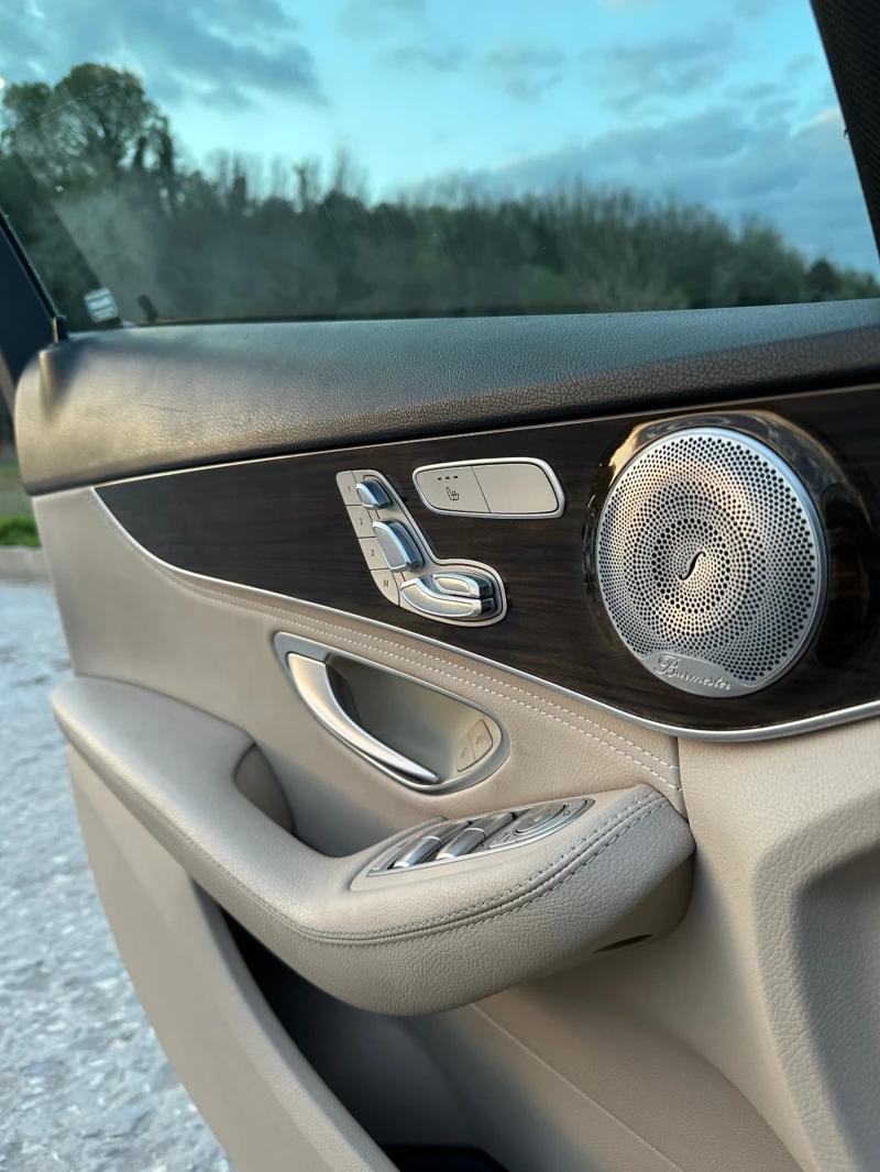 Mercedes-Benz C 300, снимка 12 - Автомобили и джипове - 52255780