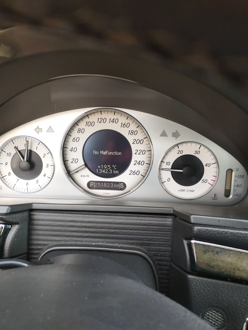 Mercedes-Benz E 320 320cdi w211 Avangart, снимка 8 - Автомобили и джипове - 50699934