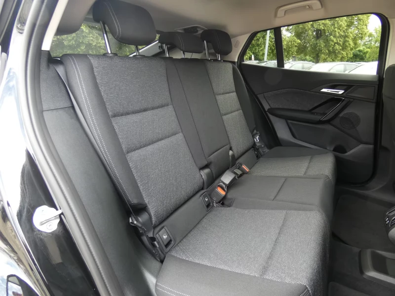 BMW iX2 eDrive20/204HP/NAVI/LED/CAM/CARPLAY/KLESS/251g, снимка 15 - Автомобили и джипове - 51569963