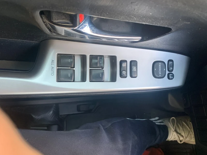 Toyota Prius Prius plus, снимка 8 - Автомобили и джипове - 52058155