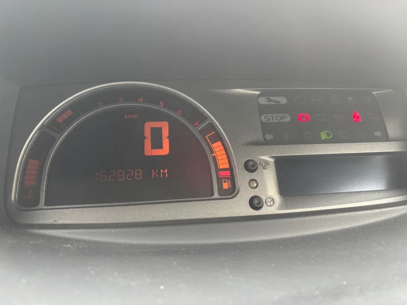 Renault Modus 1.6, снимка 8 - Автомобили и джипове - 52087461