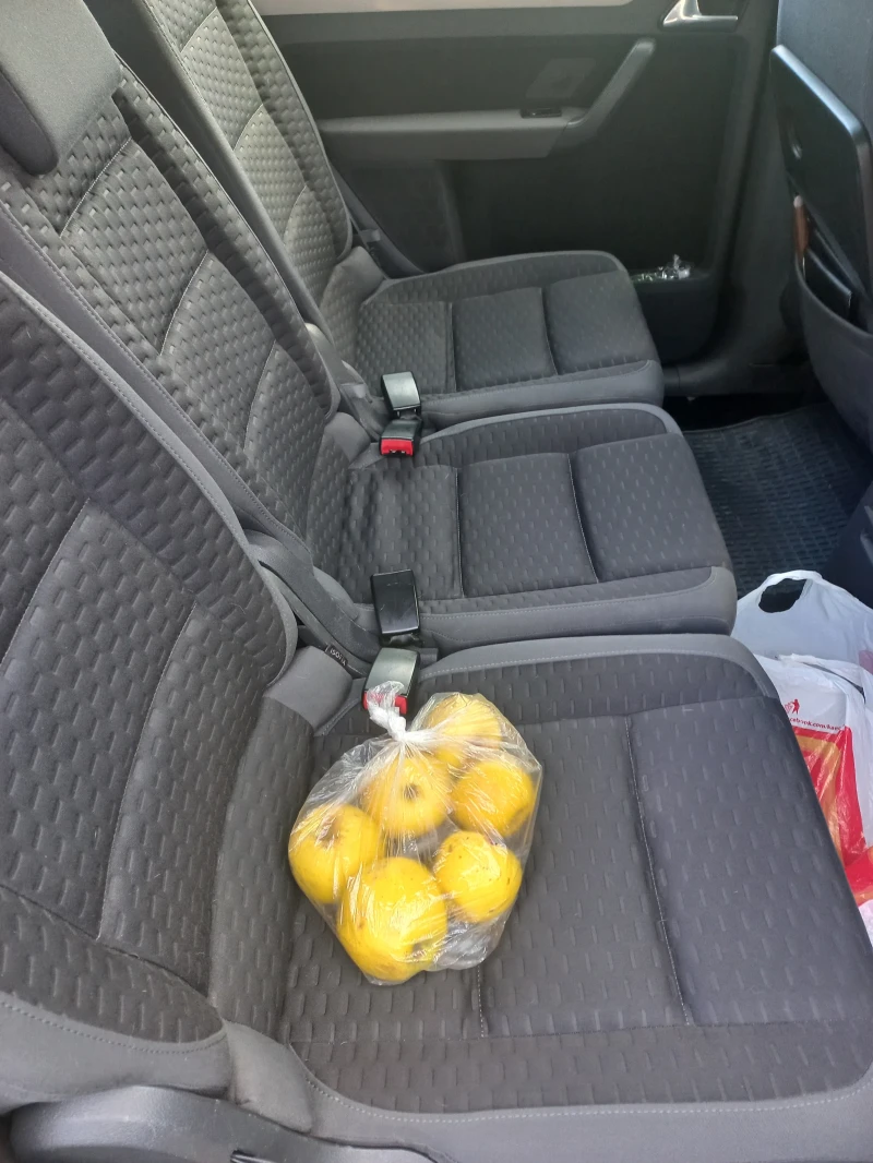 VW Touran, снимка 8 - Автомобили и джипове - 52514085