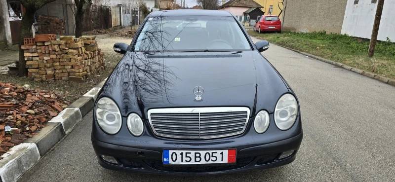 Mercedes-Benz E 240 2.6i, Автомат, снимка 5 - Автомобили и джипове - 53215509