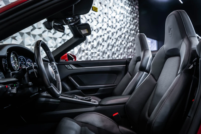 Porsche 911 Carrera 4S * Akrapovic* Sportchrono* 360, снимка 14 - Автомобили и джипове - 53274280