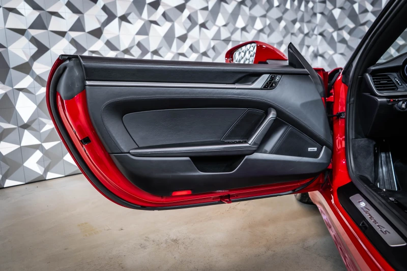 Porsche 911 Carrera 4S * Akrapovic* Sportchrono* 360, снимка 7 - Автомобили и джипове - 53274280