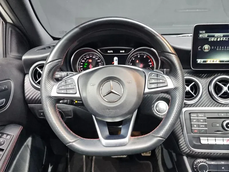 Mercedes-Benz A 250 AMG LINE!!!, снимка 14 - Автомобили и джипове - 55111228