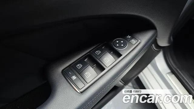 Mercedes-Benz CLS 350 BlueEFFICIENCY / SUNROOF / LEATHER SEATS / HEATED , снимка 14 - Автомобили и джипове - 56067584