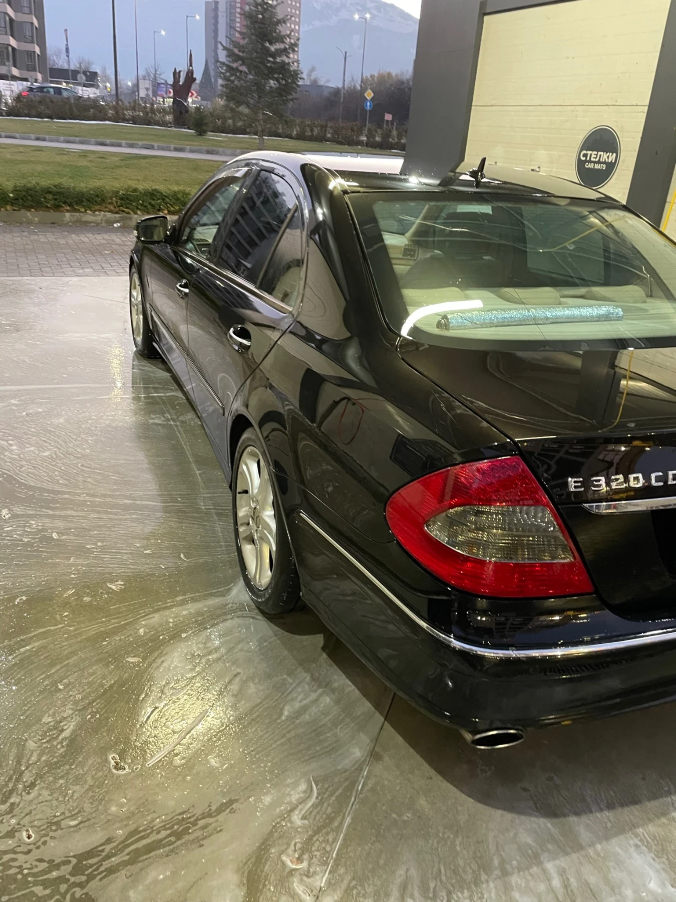 Mercedes-Benz E 320  - изображение 2