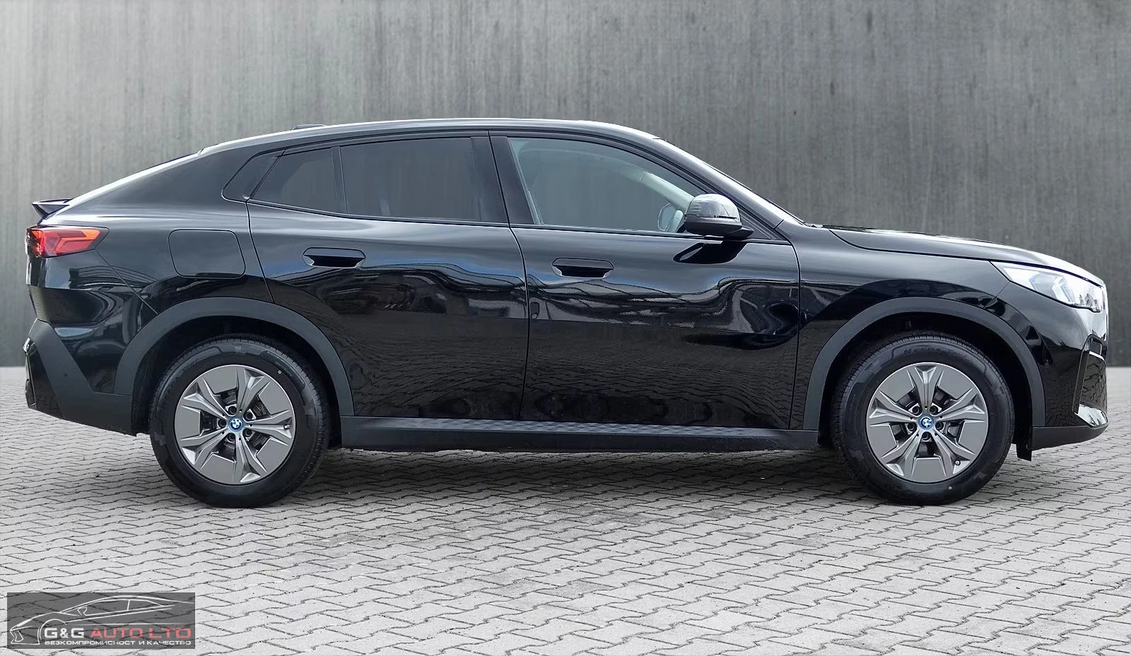 BMW iX2 eDrive20/204HP/NAVI/LED/CAM/CARPLAY/KLESS/251g - изображение 6