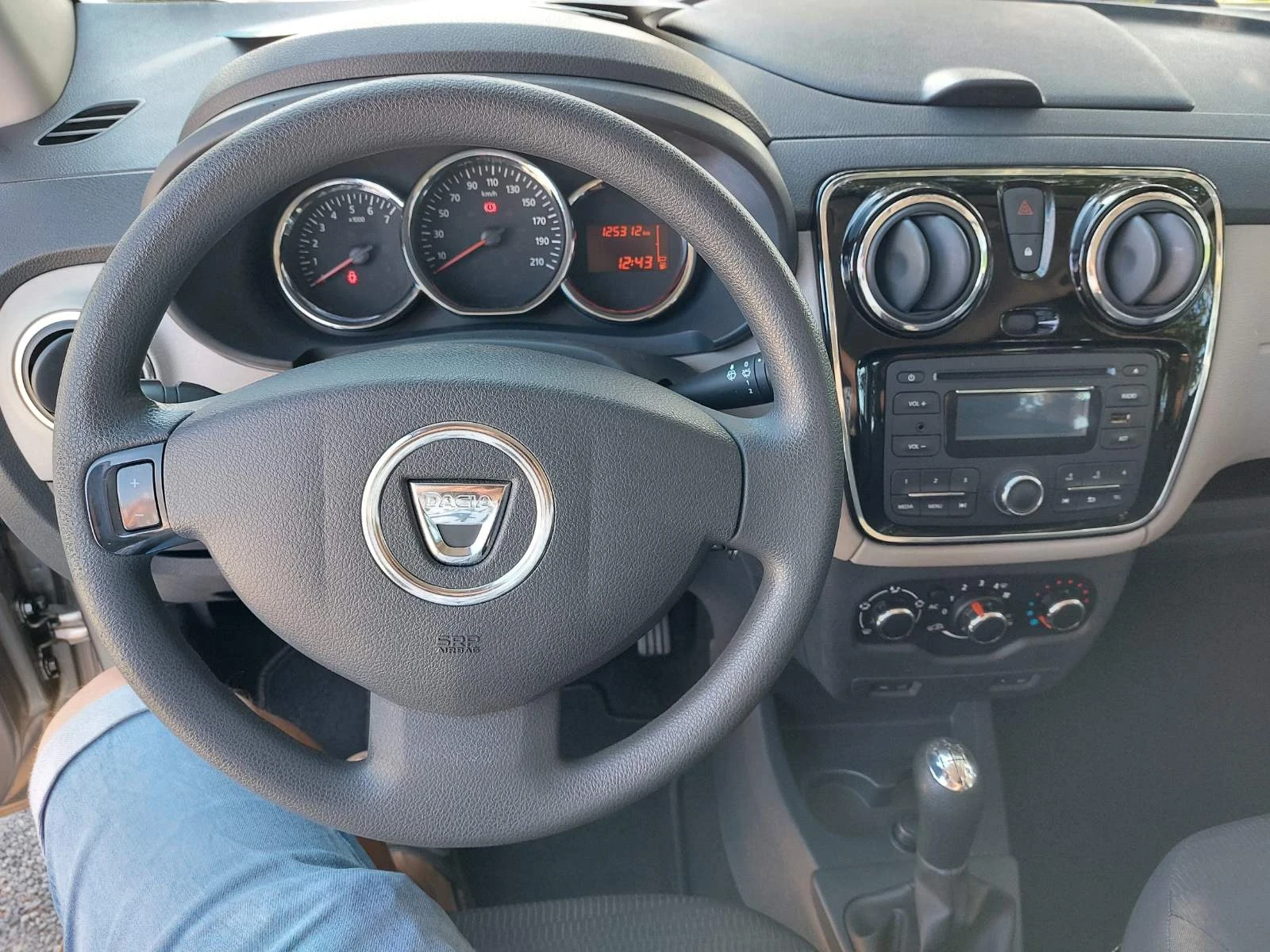 Dacia Lodgy 1.6i - изображение 8