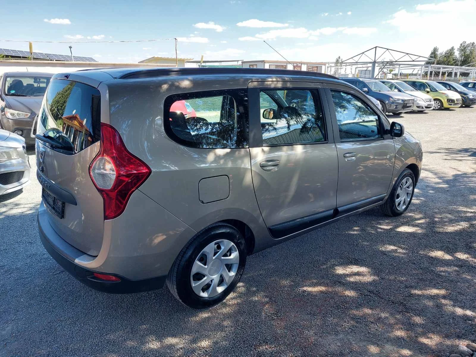 Dacia Lodgy 1.6i - изображение 10