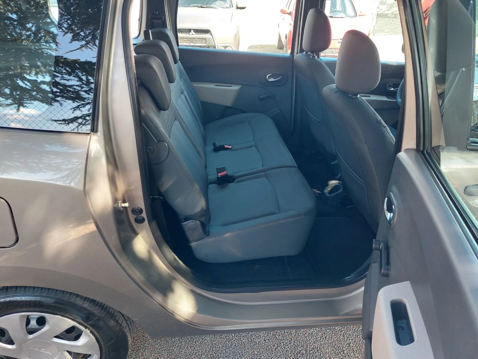 Dacia Lodgy 1.6i - изображение 3