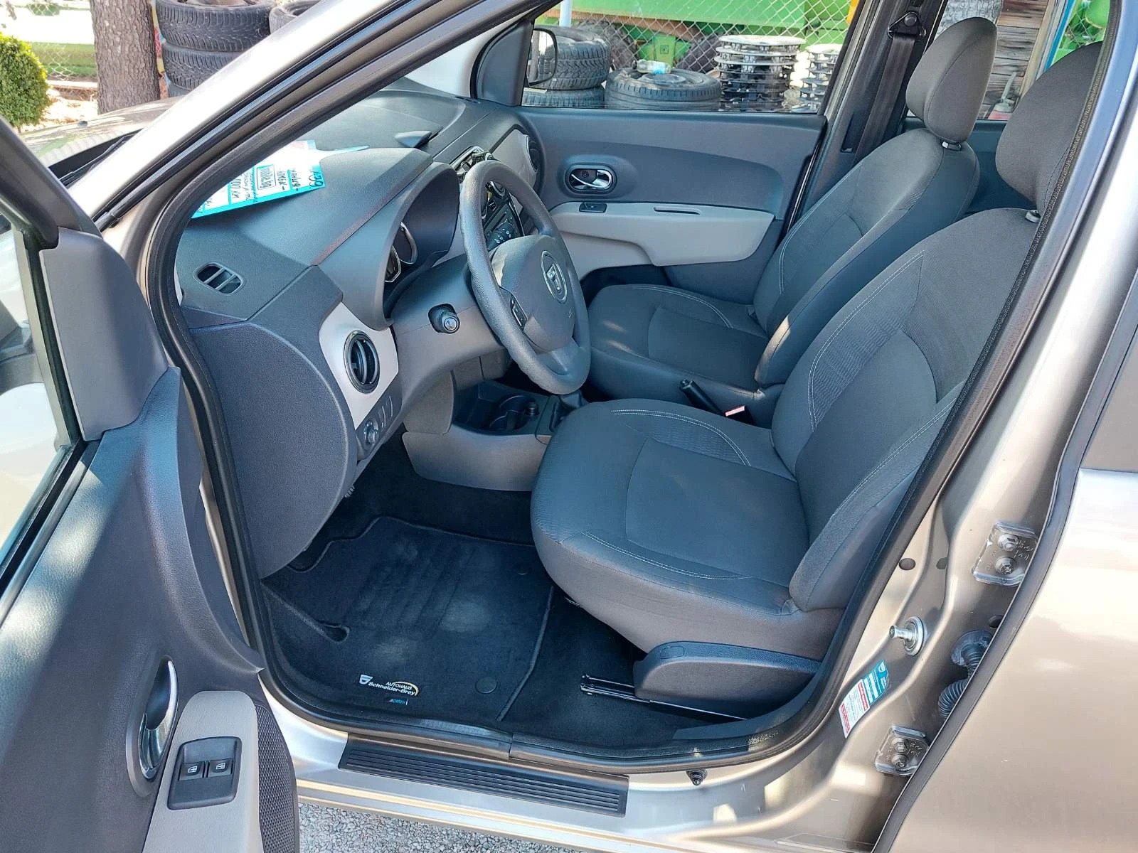 Dacia Lodgy 1.6i - изображение 5