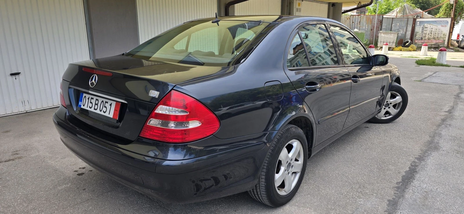 Mercedes-Benz E 240 2.6i, Автомат, снимка 4 - Автомобили и джипове - 53215509
