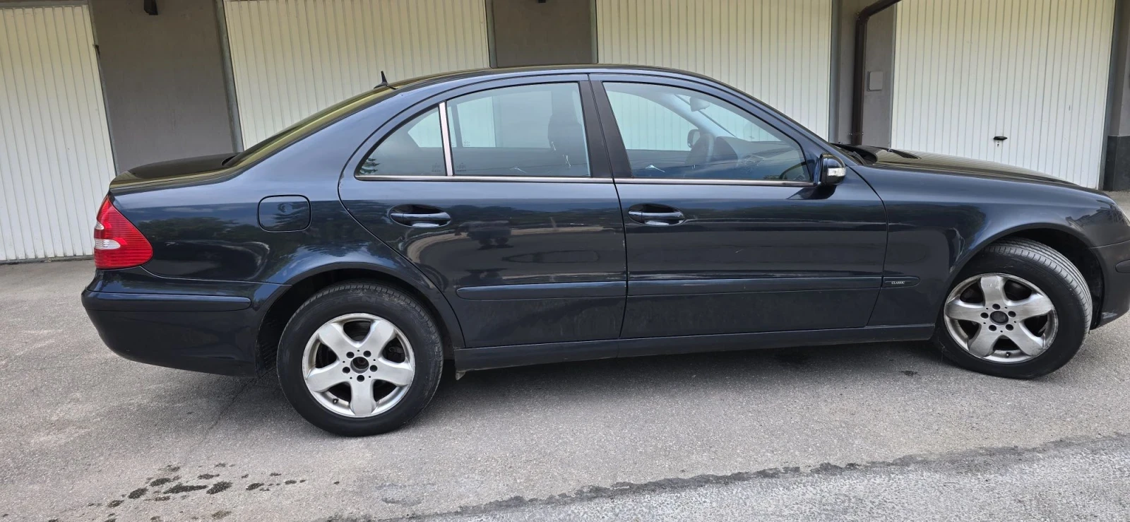 Mercedes-Benz E 240 2.6i, Автомат, снимка 5 - Автомобили и джипове - 53215509