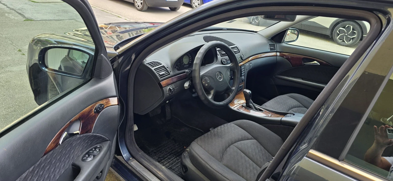 Mercedes-Benz E 240 2.6i, Автомат, снимка 8 - Автомобили и джипове - 53215509