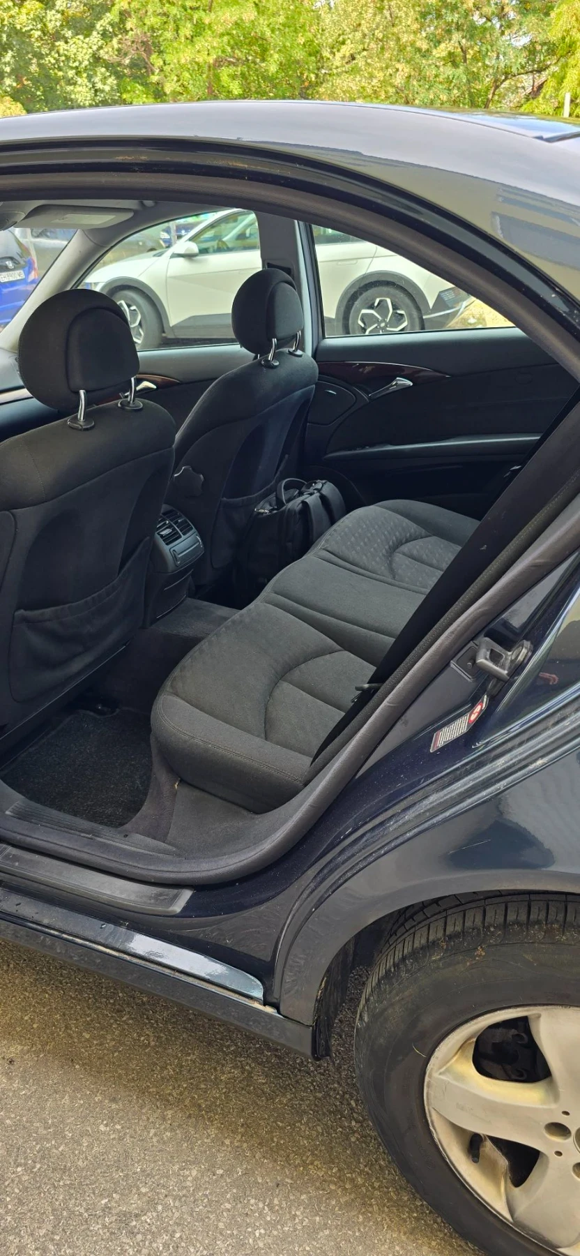 Mercedes-Benz E 240 2.6i, Автомат, снимка 10 - Автомобили и джипове - 53215509