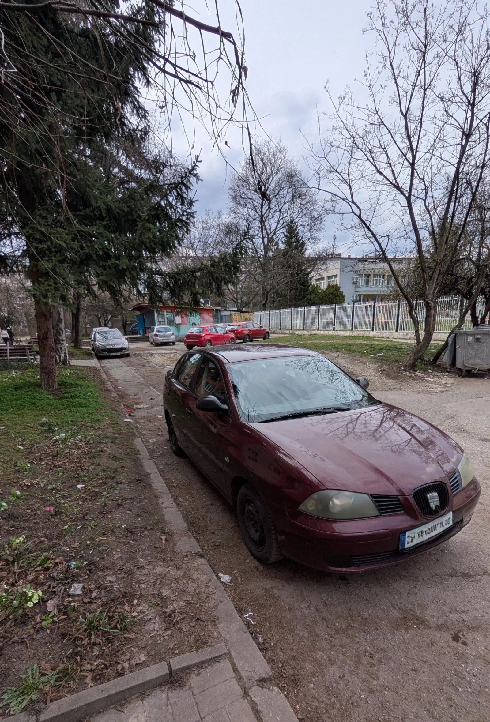 Seat Cordoba, снимка 4 - Автомобили и джипове - 53926227