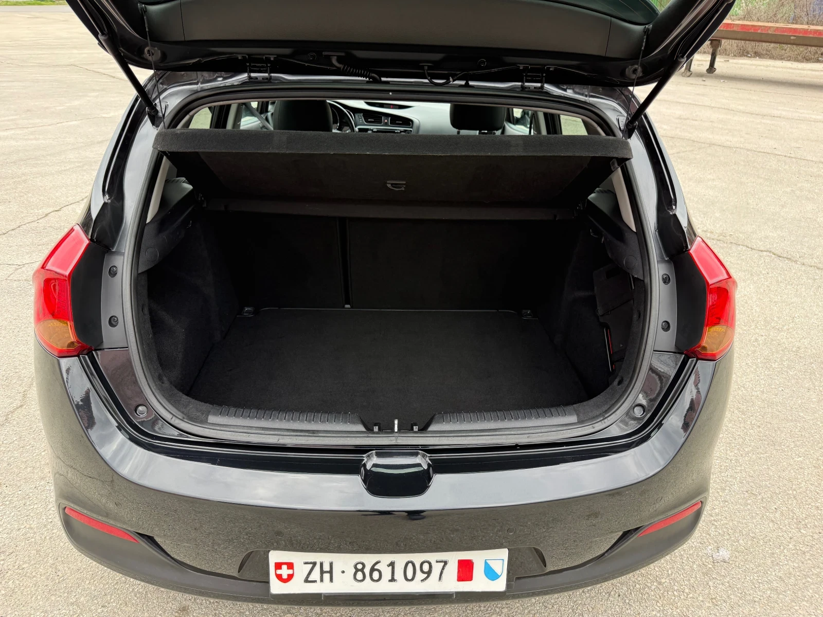 Kia Ceed 1.6i AUTOMATIC, снимка 16 - Автомобили и джипове - 54058120