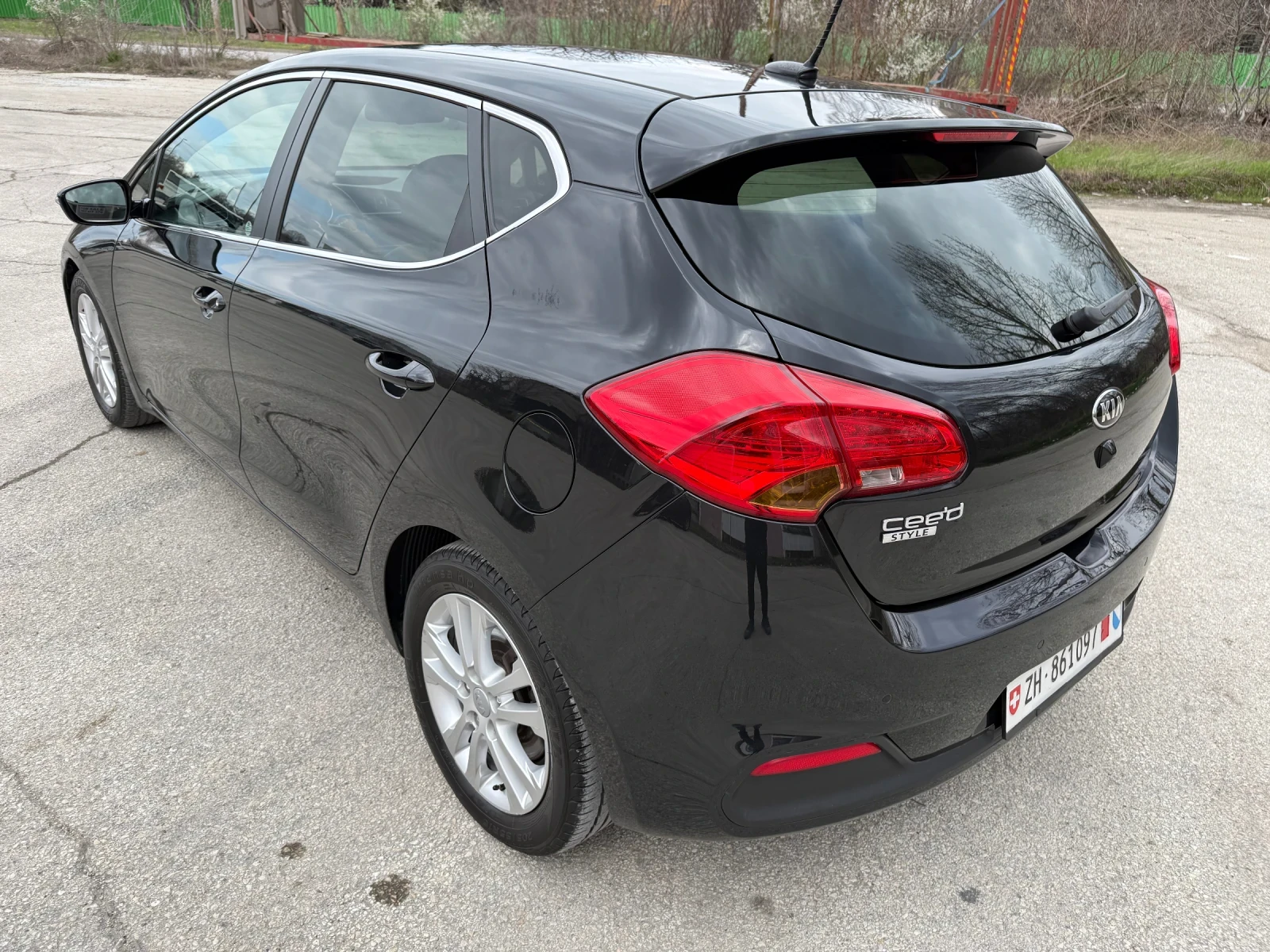 Kia Ceed 1.6i AUTOMATIC, снимка 3 - Автомобили и джипове - 54058120