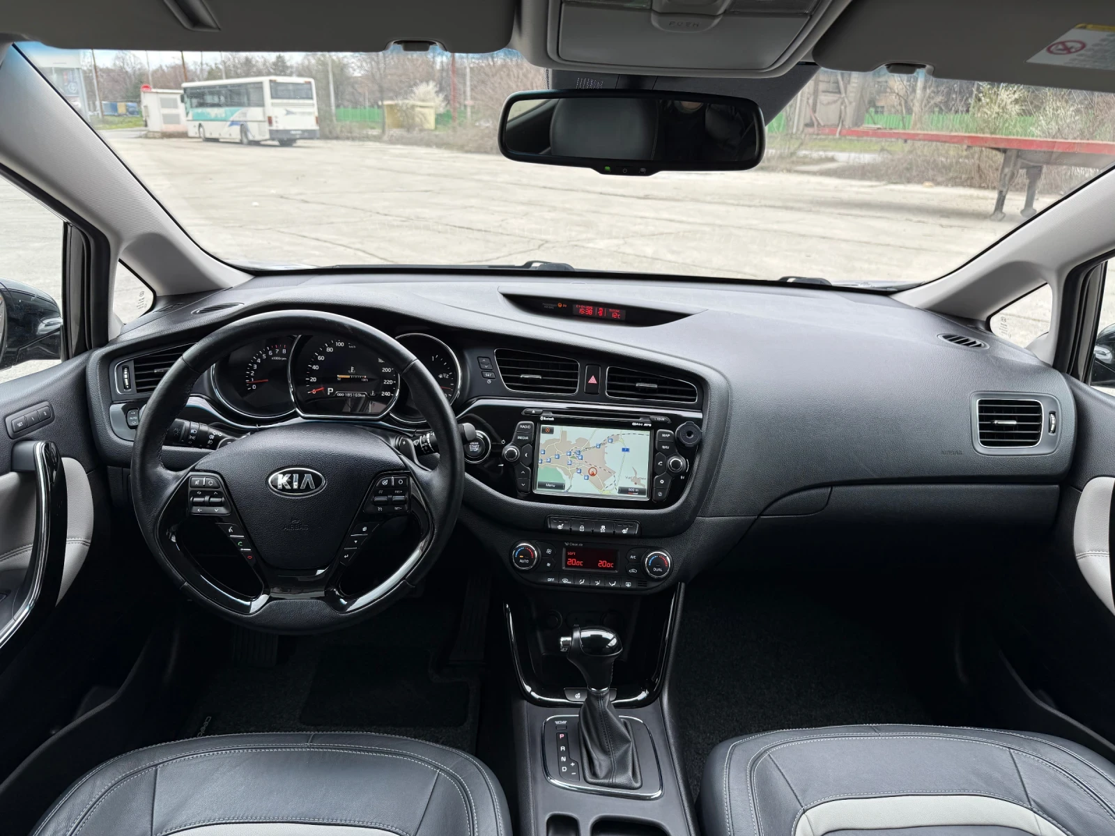 Kia Ceed 1.6i AUTOMATIC, снимка 8 - Автомобили и джипове - 54058120