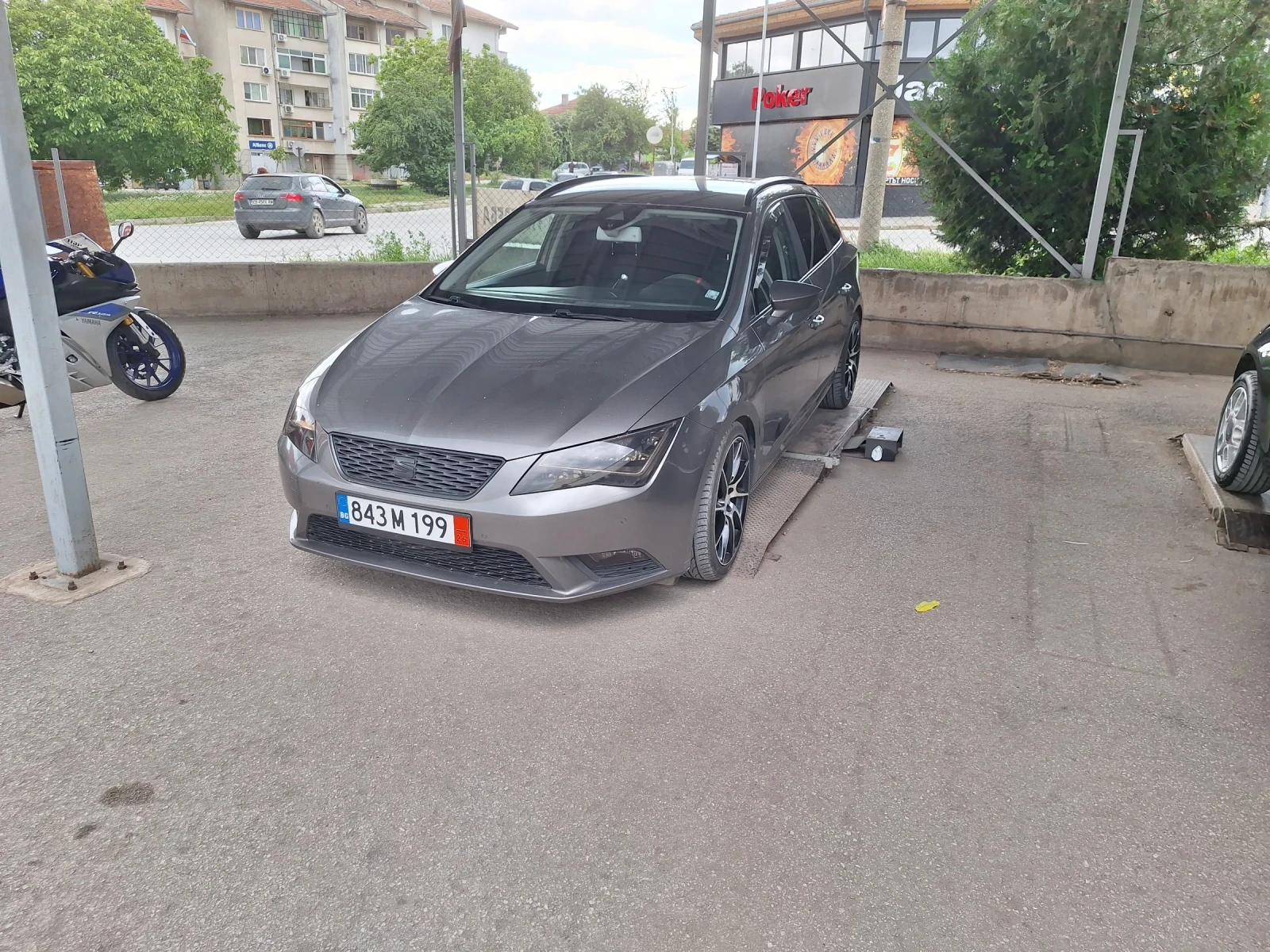 Seat Leon 1.6 tdi, снимка 4 - Автомобили и джипове - 54745308