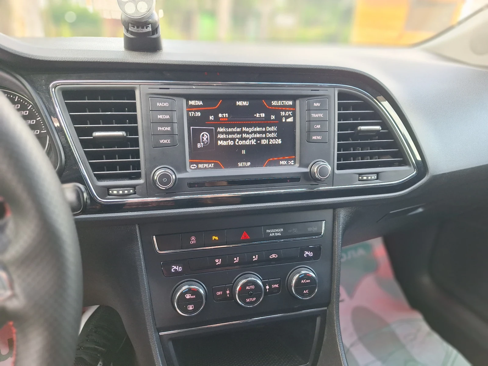Seat Leon 1.6 tdi, снимка 11 - Автомобили и джипове - 54745308