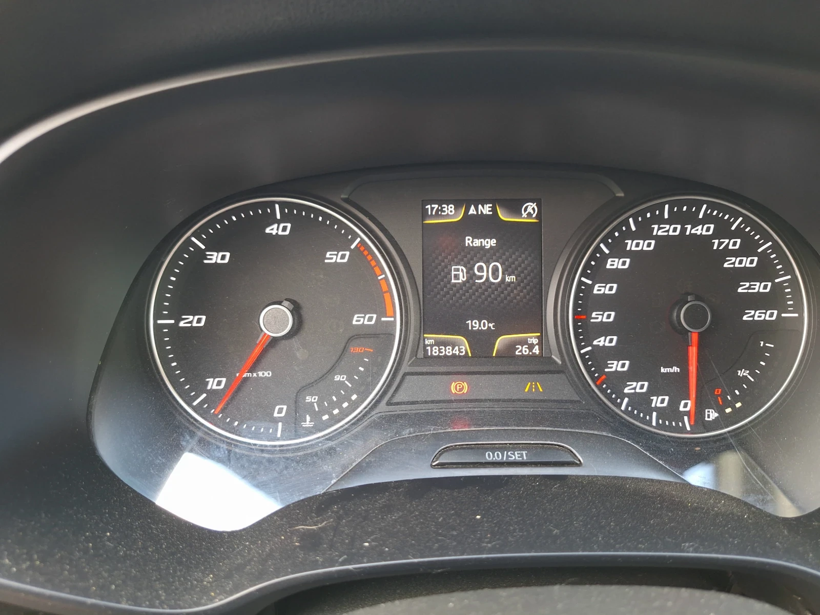Seat Leon 1.6 tdi, снимка 10 - Автомобили и джипове - 54745308