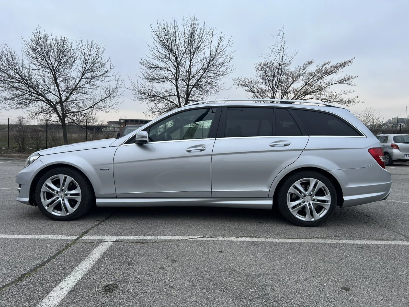 Mercedes-Benz C 220, снимка 8 - Автомобили и джипове - 55659654