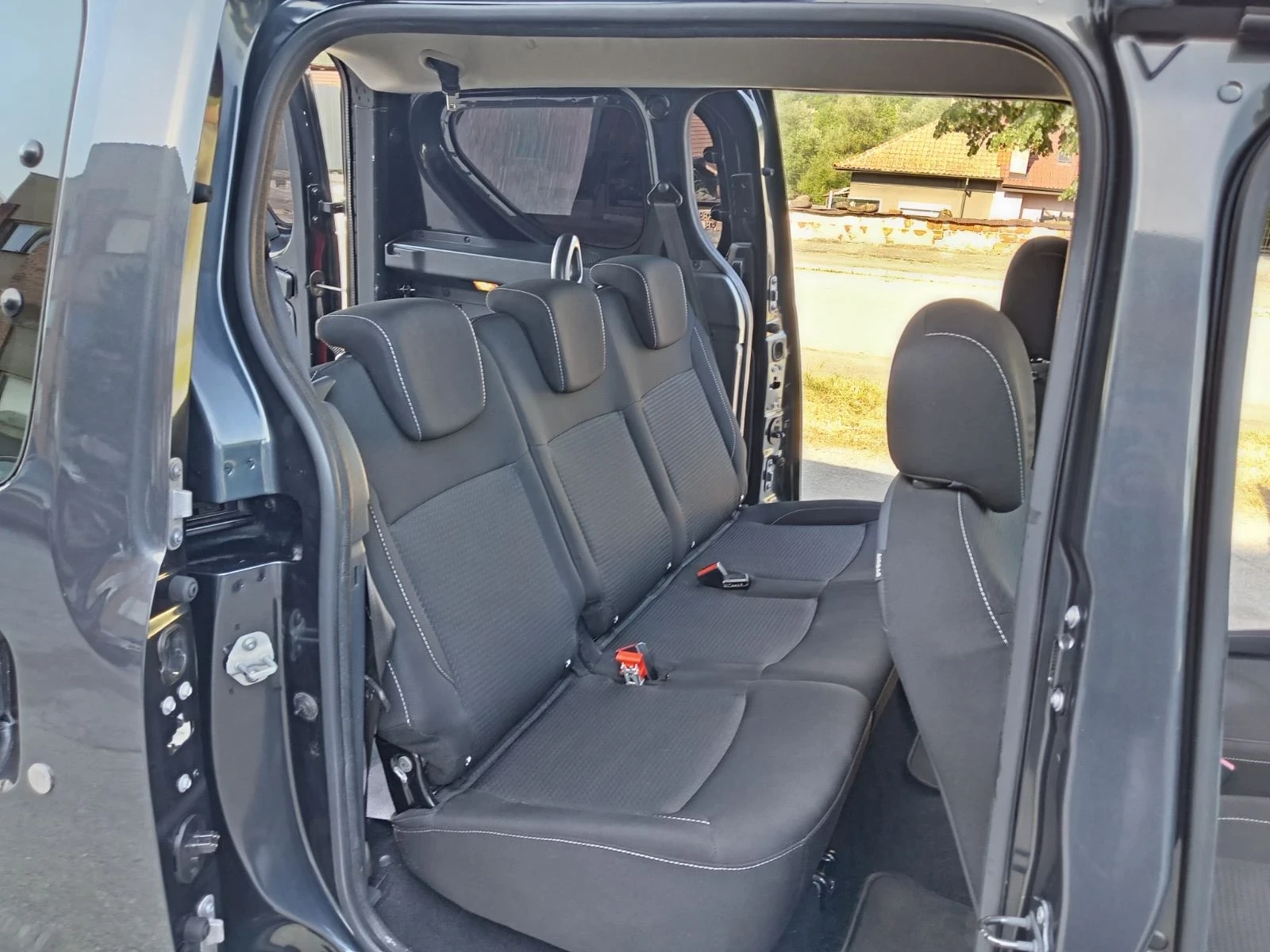 Dacia Dokker 1.5 DCI, снимка 9 - Автомобили и джипове - 55768290