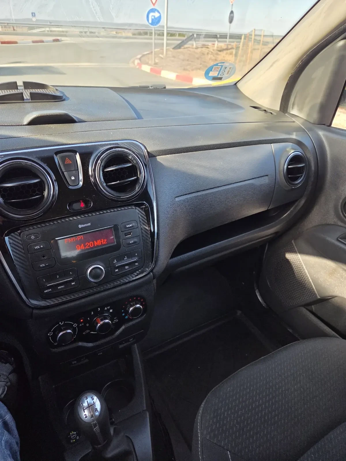 Dacia Lodgy 1.6 Фабрична газ, снимка 12 - Автомобили и джипове - 55876506