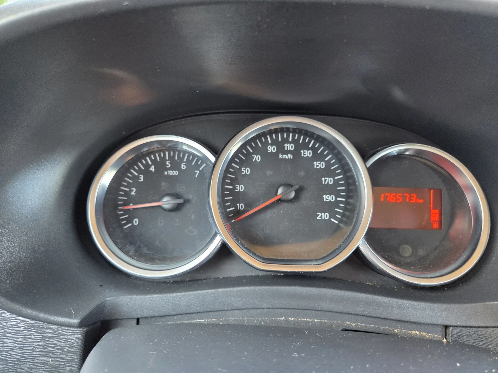 Dacia Lodgy 1.6 Фабрична газ, снимка 10 - Автомобили и джипове - 55876506