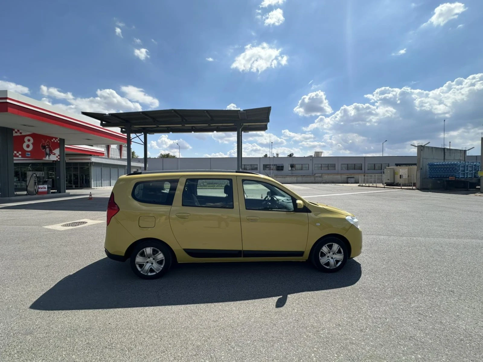 Dacia Lodgy 1.6 Фабрична газ, снимка 14 - Автомобили и джипове - 55876506