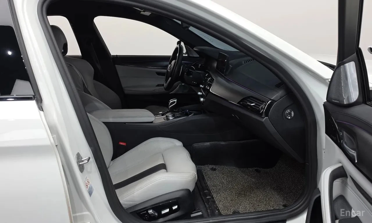 BMW M5 Sedan / Bowers & Wilkins / 360 / Лазери /  , снимка 11 - Автомобили и джипове - 55949581