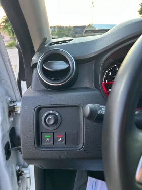 Dacia Duster, снимка 12