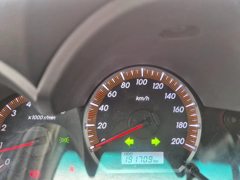 Toyota Hilux Пикап, снимка 10 - Автомобили и джипове - 53057155