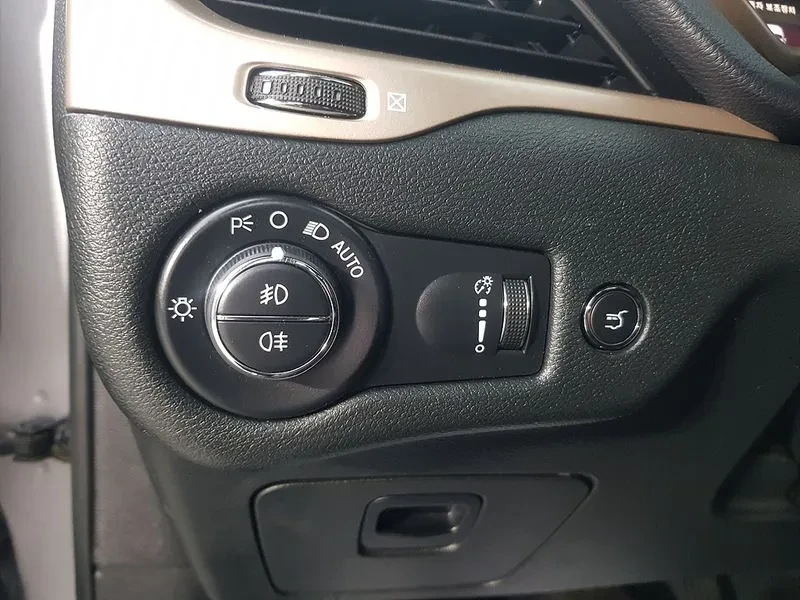 Jeep Cherokee  (Kl) 2.0 Diesel Limited 4Wd, снимка 12 - Автомобили и джипове - 55926924